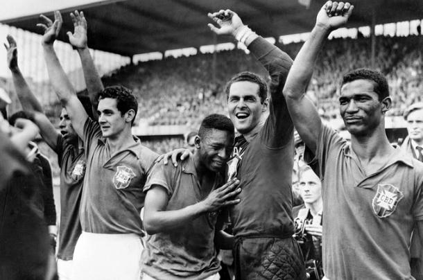 Pele đưa Brazil lên ngôi vô địch World Cup 1958 (Ảnh: Guardian).