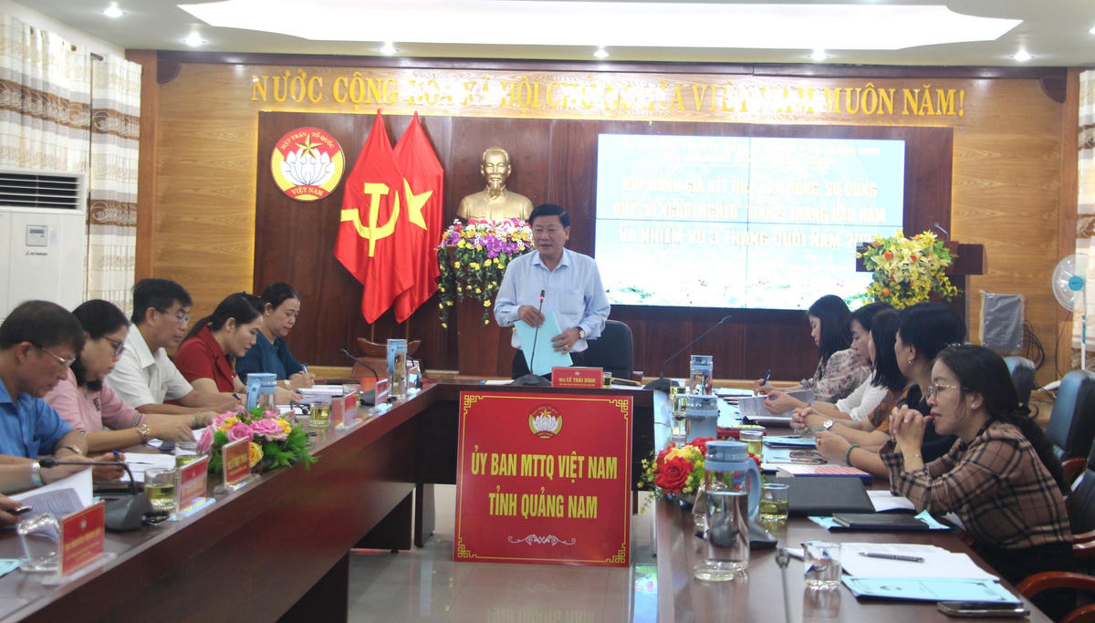 Quang cảnh cuộc họp.