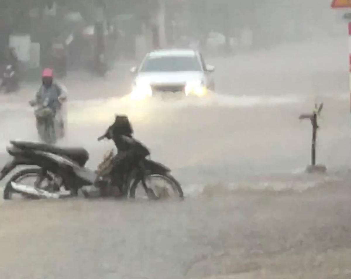 Mưa trắng trời ở Đồng Hới.