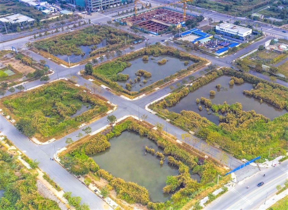 Giá đất tại khu đô thị mới Thủ Thiêm (TPHCM) có nơi vượt ngưỡng 300 triệu/m2 cho dù hạ tầng vẫn ngổn ngang.