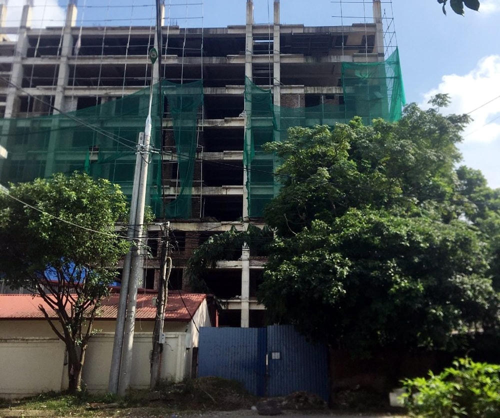 Nhiều dự án bất động sản “nằm thở” do thiếu vốn.