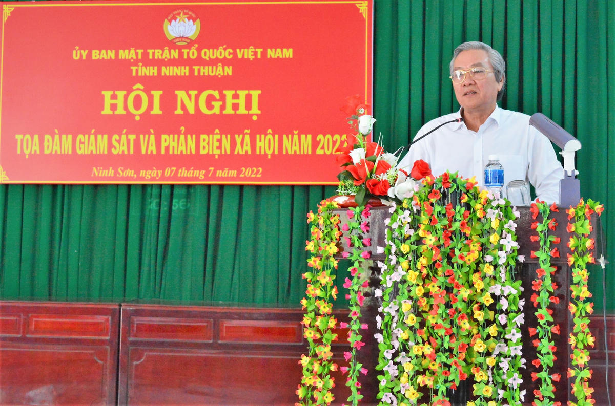 Ông Lê Văn Bình, Chủ tịch Ủy ban MTTQ Việt Nam tỉnh Ninh Thuận Phát biểu tại hội nghị.