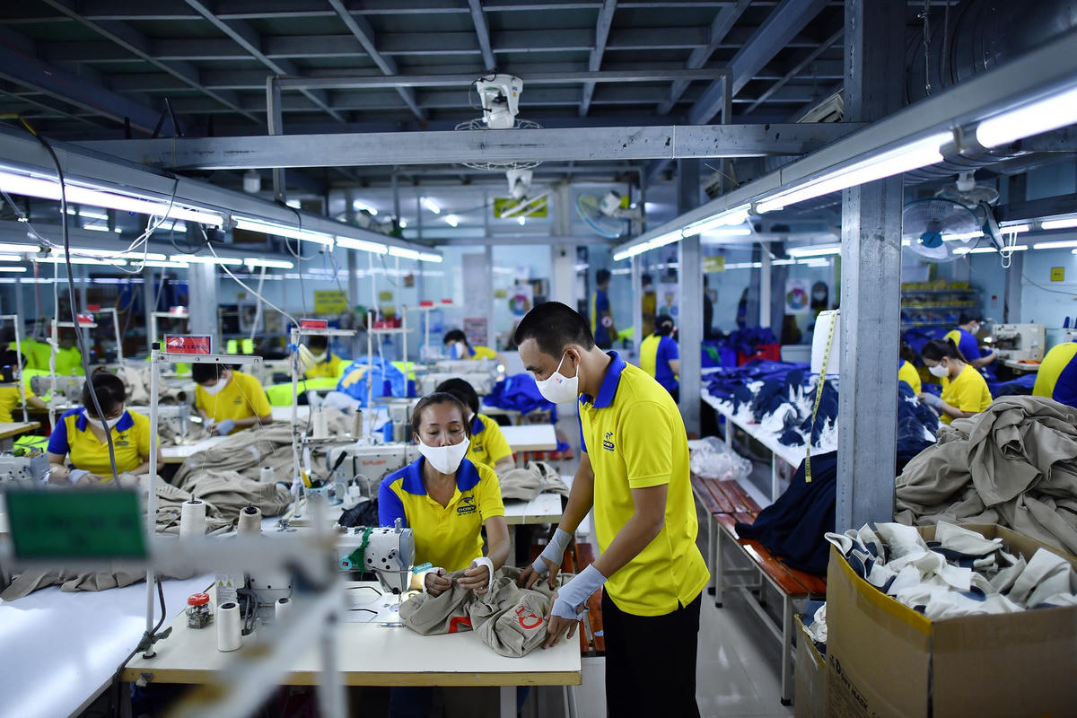 Doanh nghiệp may tìm cách phát triển thị trường nội địa.