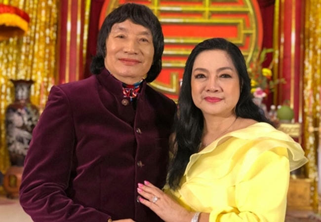 NSƯT Minh Vương bên bà xã  Đỗ Thị Hồng.