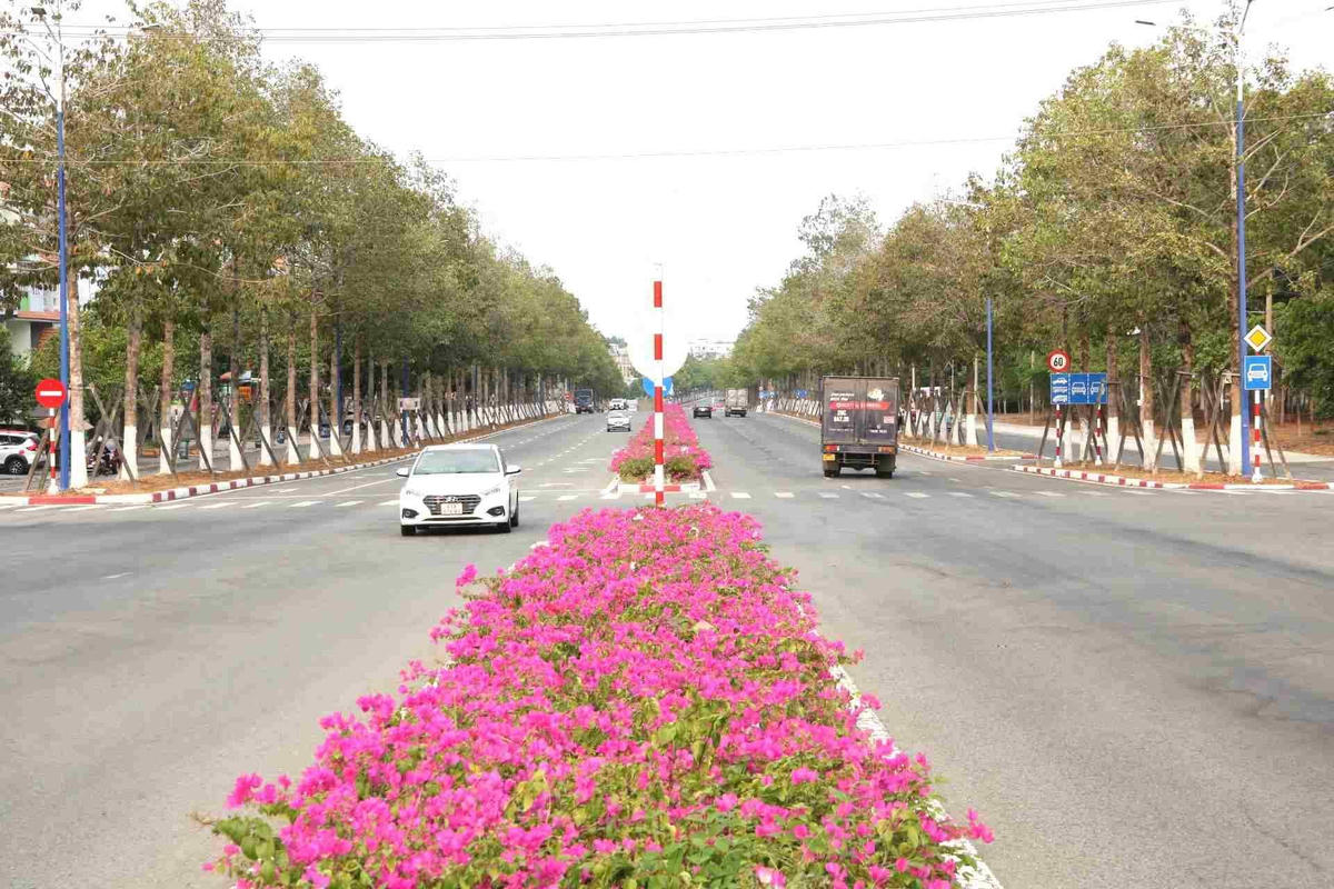 duong-10-lan-xe-ben-.jpg