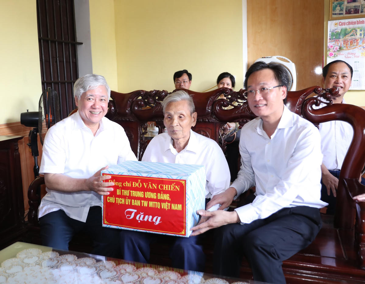Phấn đấu để xứng đáng với niềm tin và kỳ vọng của nhân dân