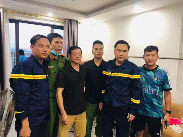 Các chiến sỹ, PCCC và CHCN Công an tỉnh Thanh Hóa đã kịp thời khuyên giải, can ngăn cô gái nghĩ quẩn.