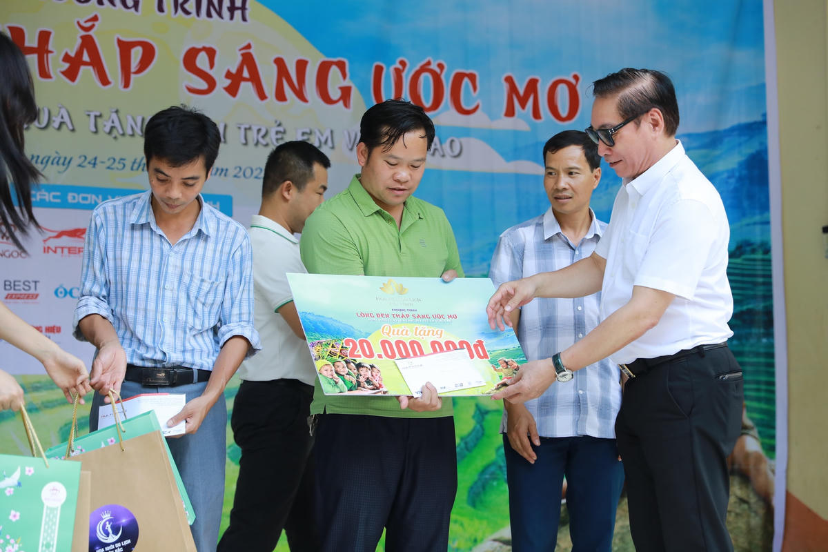 Hoa hậu Du lịch Việt Nam: Lan tỏa yêu thương đến trẻ em nghèo vùng cao Tây Bắc