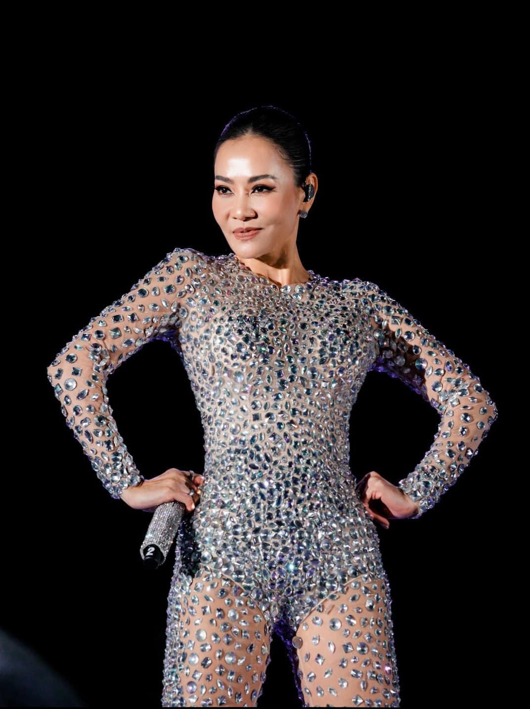 Hai năm theo chồng sang Singapore sinh sống, Thu Minh nói bản thân trầm tĩnh hơn trước. Nhờ chăm tập luyện, nữ ca sĩ vẫn giữ được phom người gần như hoàn hảo.