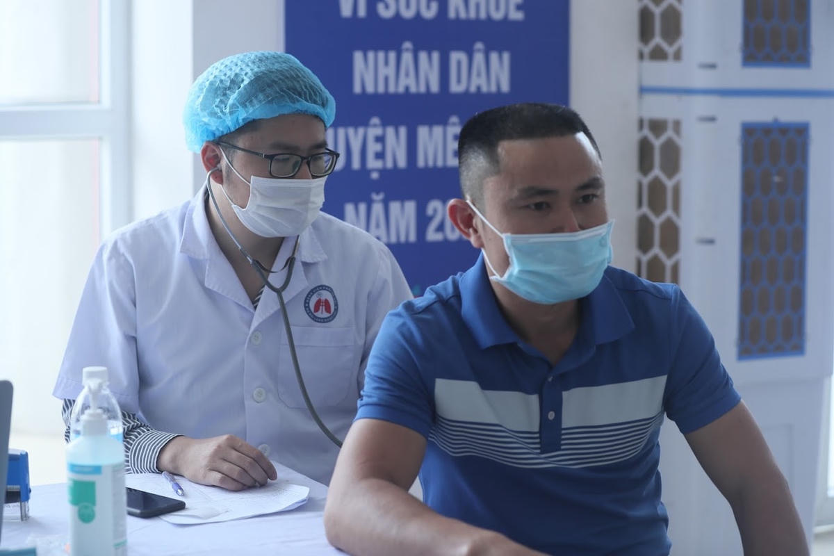 Để tránh “sập bẫy” của các đối tượng lừa đảo, người dân cần đến các bệnh viện, cơ sở y tế uy tín để khám chữa bệnh. Ảnh: Quang Vinh.