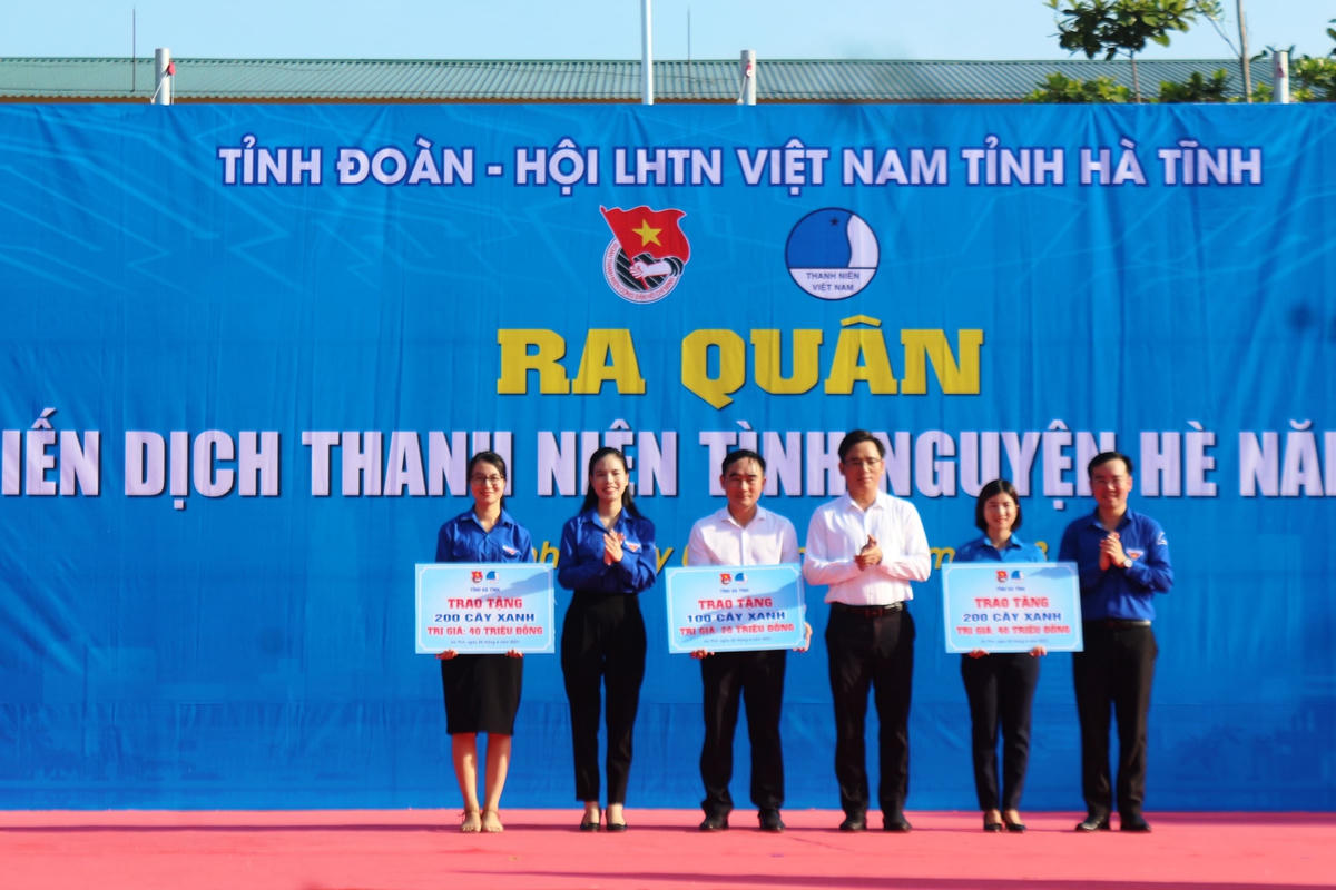 Các doanh nghiệp hỗ trợ 500 cây xanh.