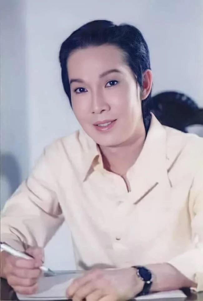 NSƯT Vũ Linh là một trong 3 cái tên đình đám của sân khấu cải lương. 