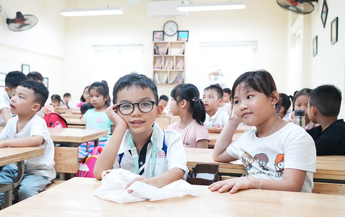 Con vào lớp 1, cả phụ huynh cũng cần chuẩn bị tâm lý tốt. (Ảnh minh họa).