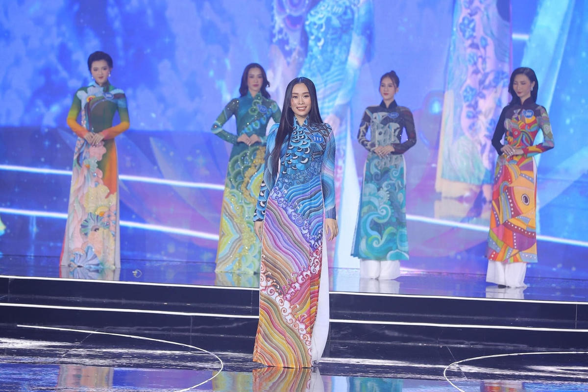 Nhờ tự tin, bản lĩnh, Ban Mai xuất sắc đăng quang Miss Peace Vietnam 2022. Ảnh: FBNV. 