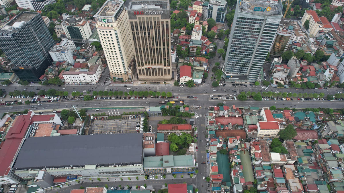 Theo đó, dự án xây dựng hầm đường bộ qua đường Trần Quang Khải nối từ phố Trần Nguyên Hãn sang phố Chương Dương Độ có kết cấu hầm bằng bê tông cốt thép, chiều dài hơn 15,7 m. Bao gồm các hạng mục: Hầm chui; nút giao; công trình hạ tầng kỹ thuật; tường chắn; cửa phai; tổ chức giao thông và một số công trình phụ trợ khác. Diện tích sử dụng đất khoảng 1,60 ha.