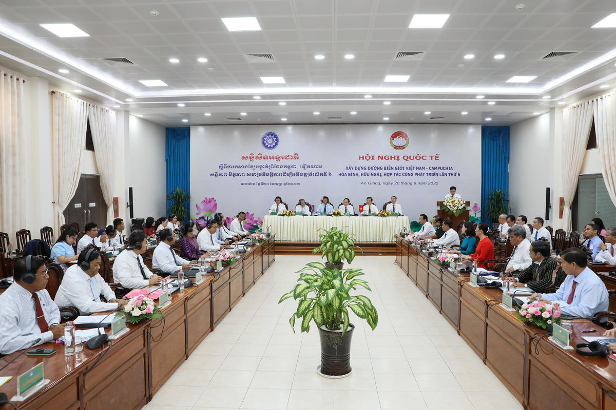 Toàn cảnh Hội nghị.