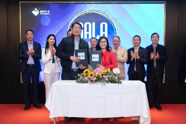 Lễ ký kết biên bản ghi nhớ với các nhà tài trợ.