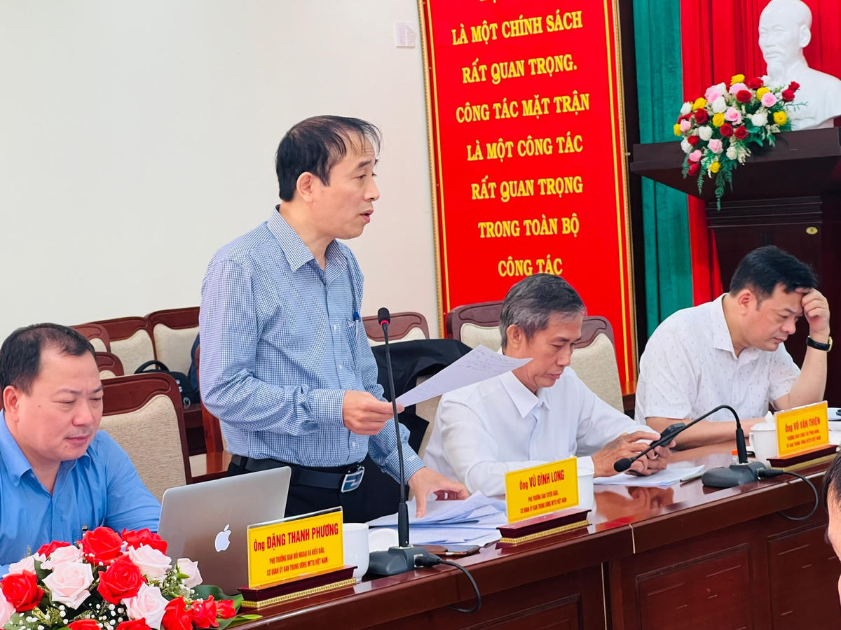 Ông Vũ Đình Long, Phó Trưởng ban Tuyên giáo, UBTƯ MTTQ Việt Nam phát biểu.