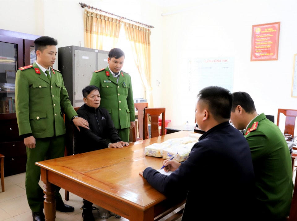Cơ quan công an lấy lời khai Phạm Văn Cường.