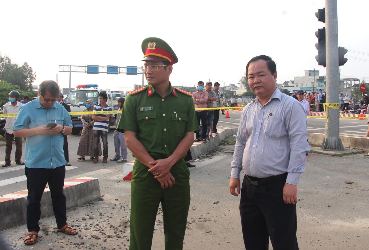 Ông Nguyễn Hồng Quang, Phó Chủ tịch UBND tỉnh Quảng Nam chỉ đạo hiện trường.