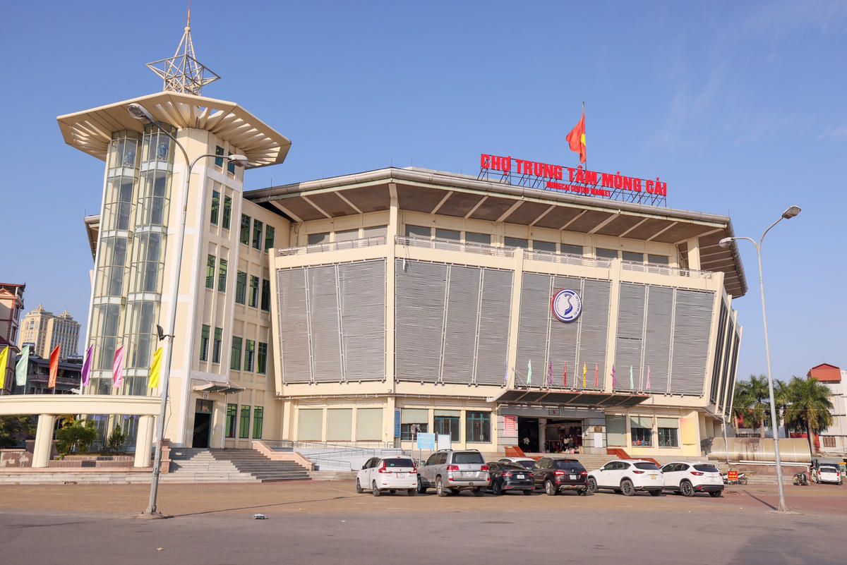 Do ảnh hưởng của dịch Covid-19, hàng trăm ki-ốt tại chợ Trung tâm Móng Cái đã phải đóng cửa.