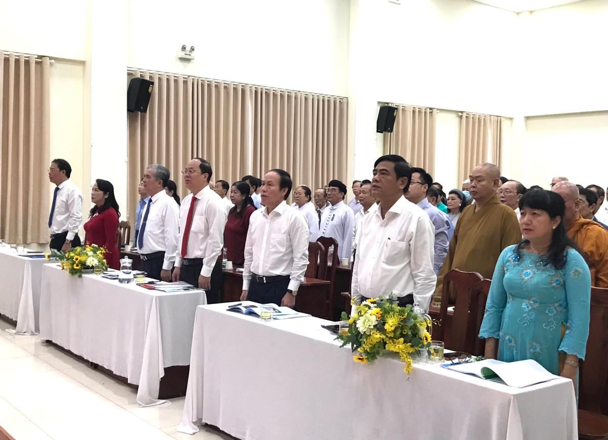 Phó Chủ tịch - Tổng Thư ký Lê Tiến Châu và các đại biểu dự hội nghị.
