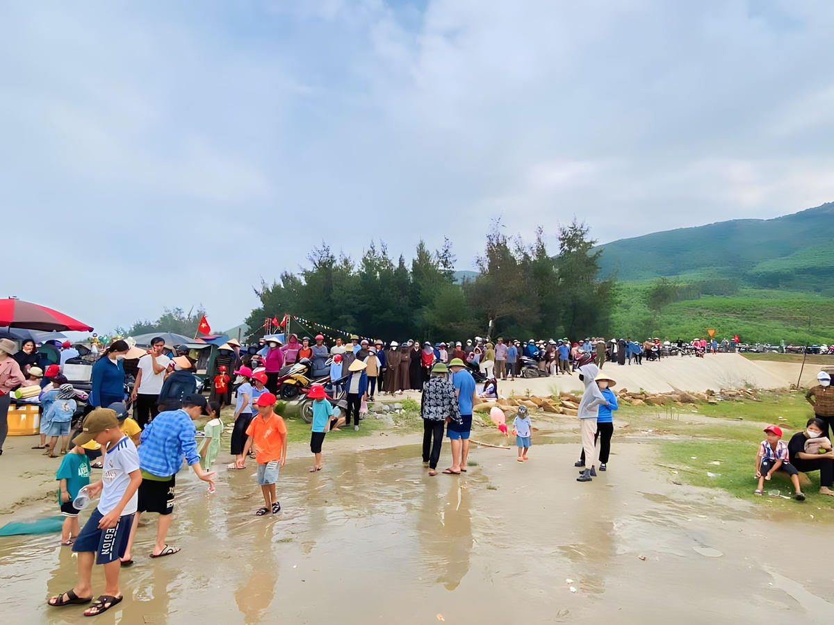 Sự sum họp của những người con xa quên trong ngày Tết Độc lập trở nên giá trị và ý nghĩa hơn cả. 