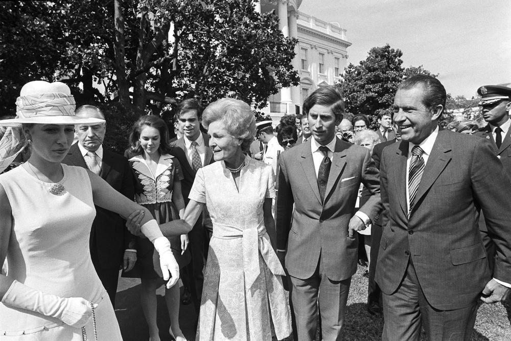 Thái tử Charles và Công chúa Anne gặp cựu Tổng thống Richard Nixon và Đệ nhất Phu nhân Pat Nixon, ngày 16/7/1970.