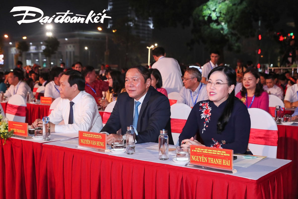 Dự lễ khai mạc có Bí thư Trung ương Đảng, Chủ tịch UBTƯ MTTQ Việt Nam Đỗ Văn Chiến; Bộ trưởng Bộ VHTTDL Nguyễn Văn Hùng; Bộ trưởng, Chủ nhiệm Ủy ban Dân tộc Hầu A Lềnh; Thứ trưởng Bộ VHTTDL Trịnh Thị Thuỷ, Trưởng BCĐ Ngày hội; lãnh đạo các Ban, Bộ, ngành; lãnh đạo các tỉnh, thành phố có đông đồng bào dân tộc Dao sinh sống.
