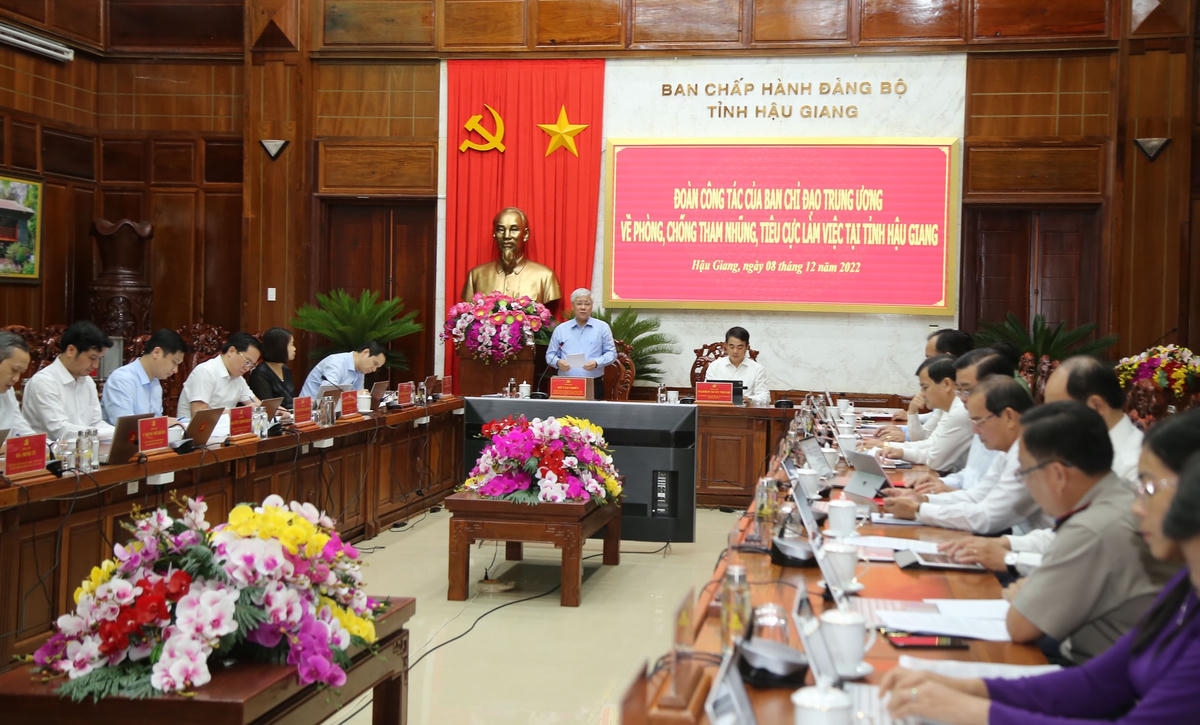 Quang cảnh buổi làm việc. 
