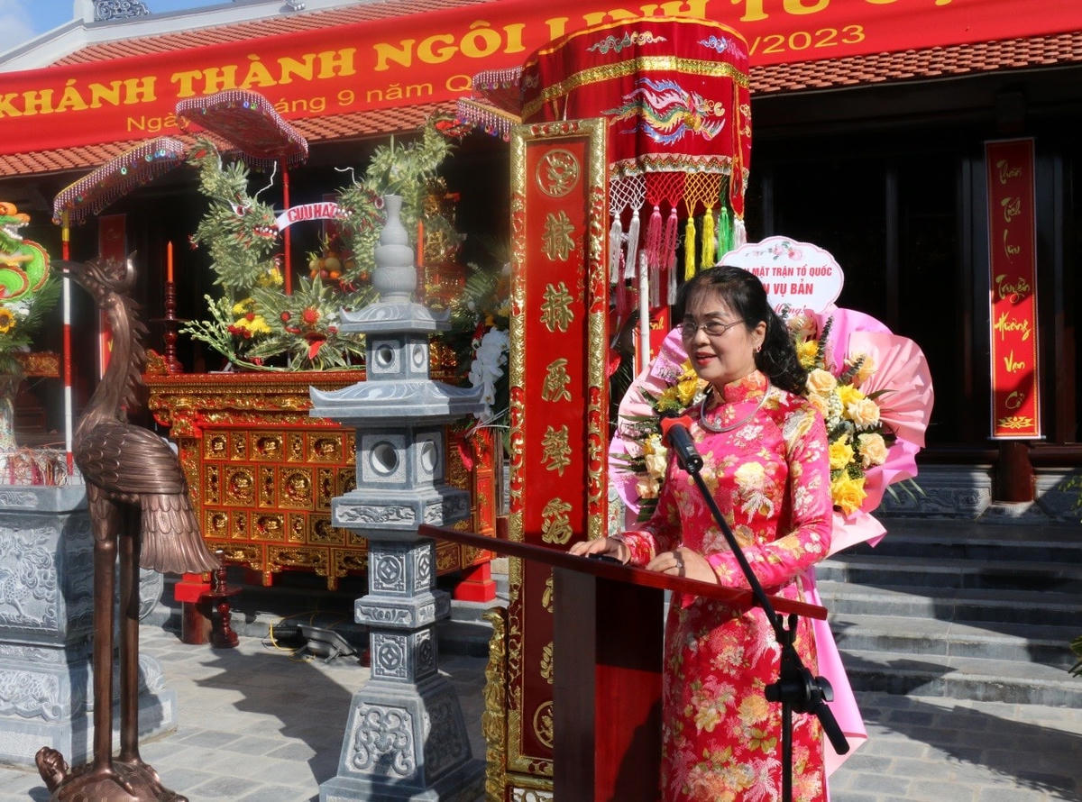 Đại diện cộng đồng ở địa phương, hậu duệ dòng họ Nguyễn ở làng Cựu Hào phát biểu tri ân tiền nhân, báo cáo công tác trùng tu ngôi đền. 