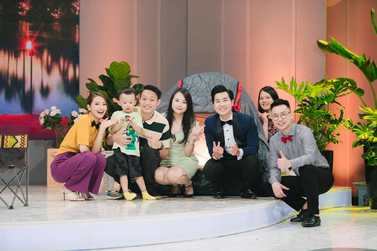 Gia đình Nhật Anh Trắng đến với sân khấu "Khách sạn 5 sao".