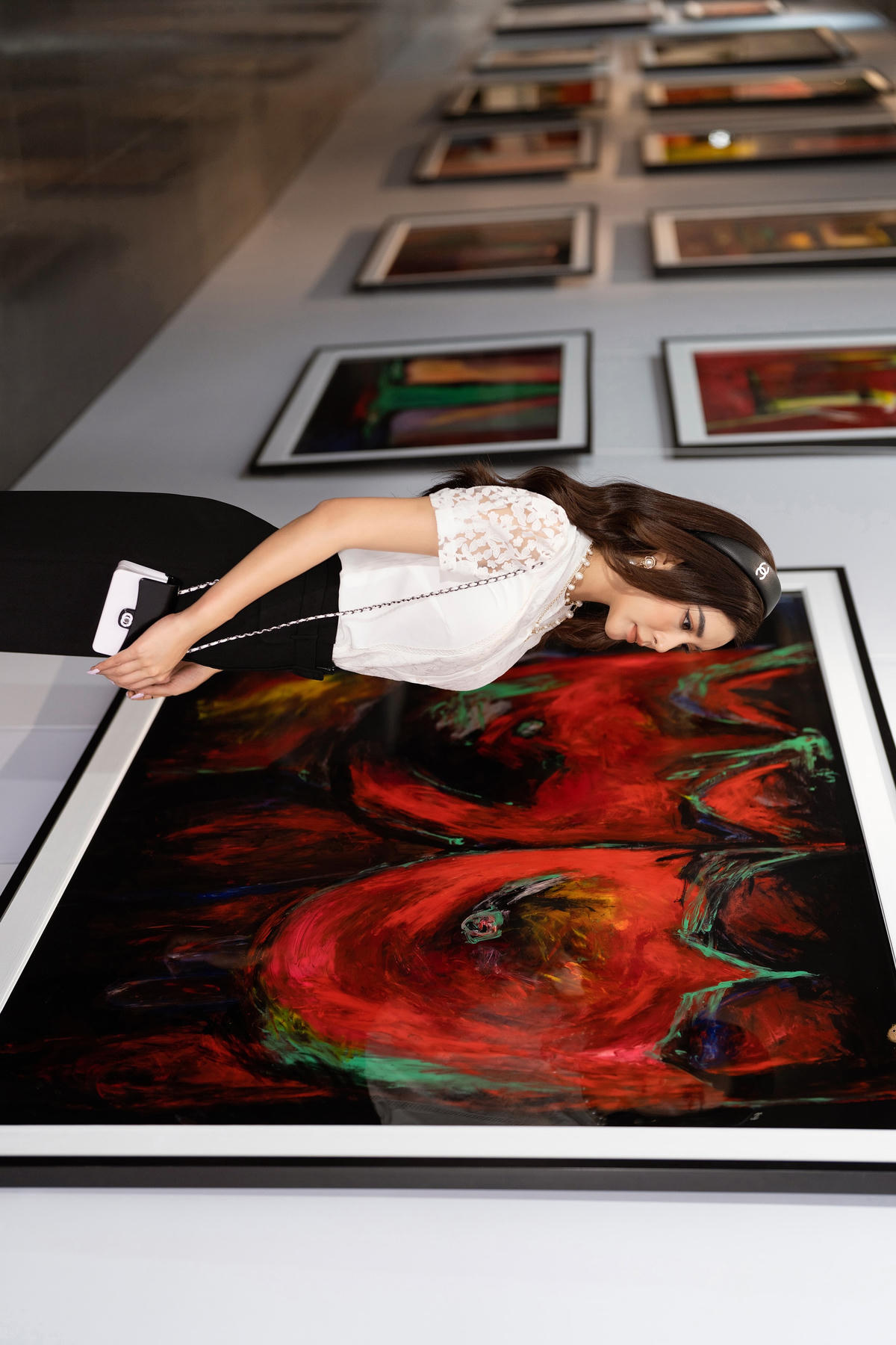 “Mỗi một cô nàng với gu thẩm mỹ riêng lại sáng tạo cho mình phép cộng trang phục đặc sắc, đem đến những dấu ấn thú vị và truyền cảm hứng mặc đẹp tới đám đông” - Á hậu Yan My chia sẻ.