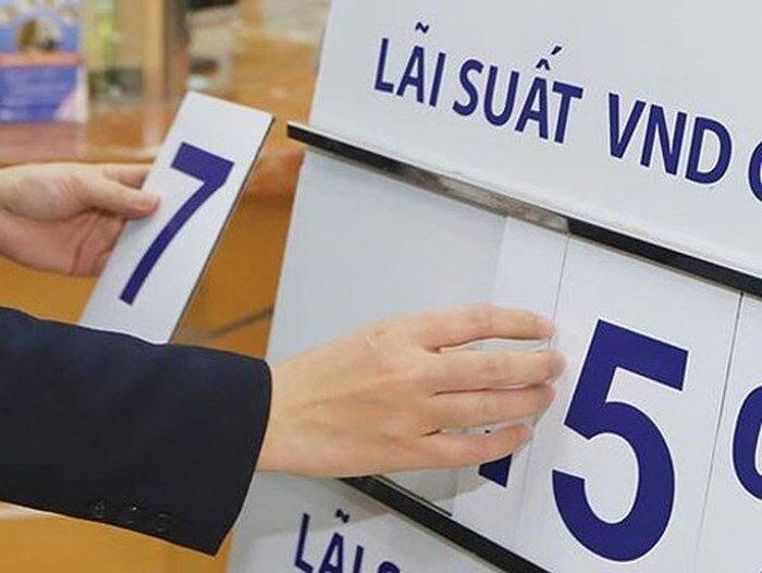 Các ngân hàng điều chỉnh lãi suất huy động.