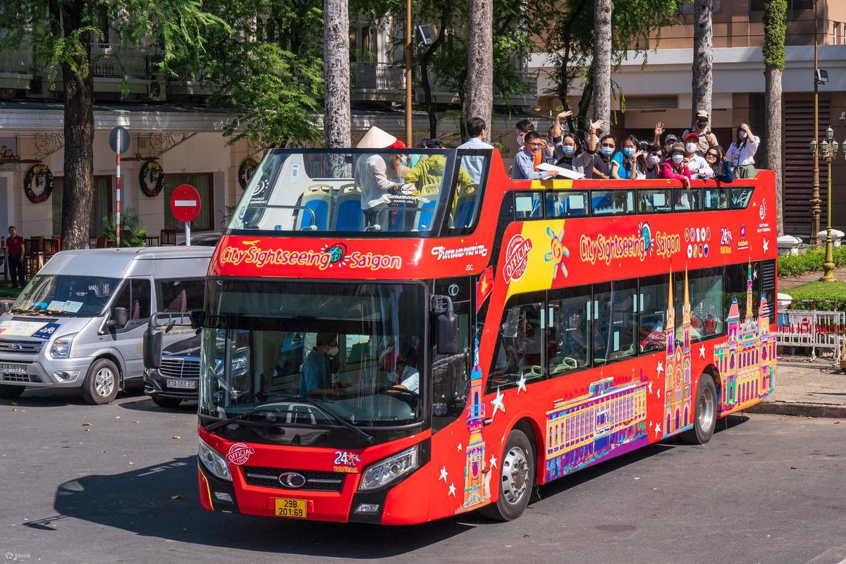 Du khách tham quan TPHCM. Nguồn: Sightseeing.