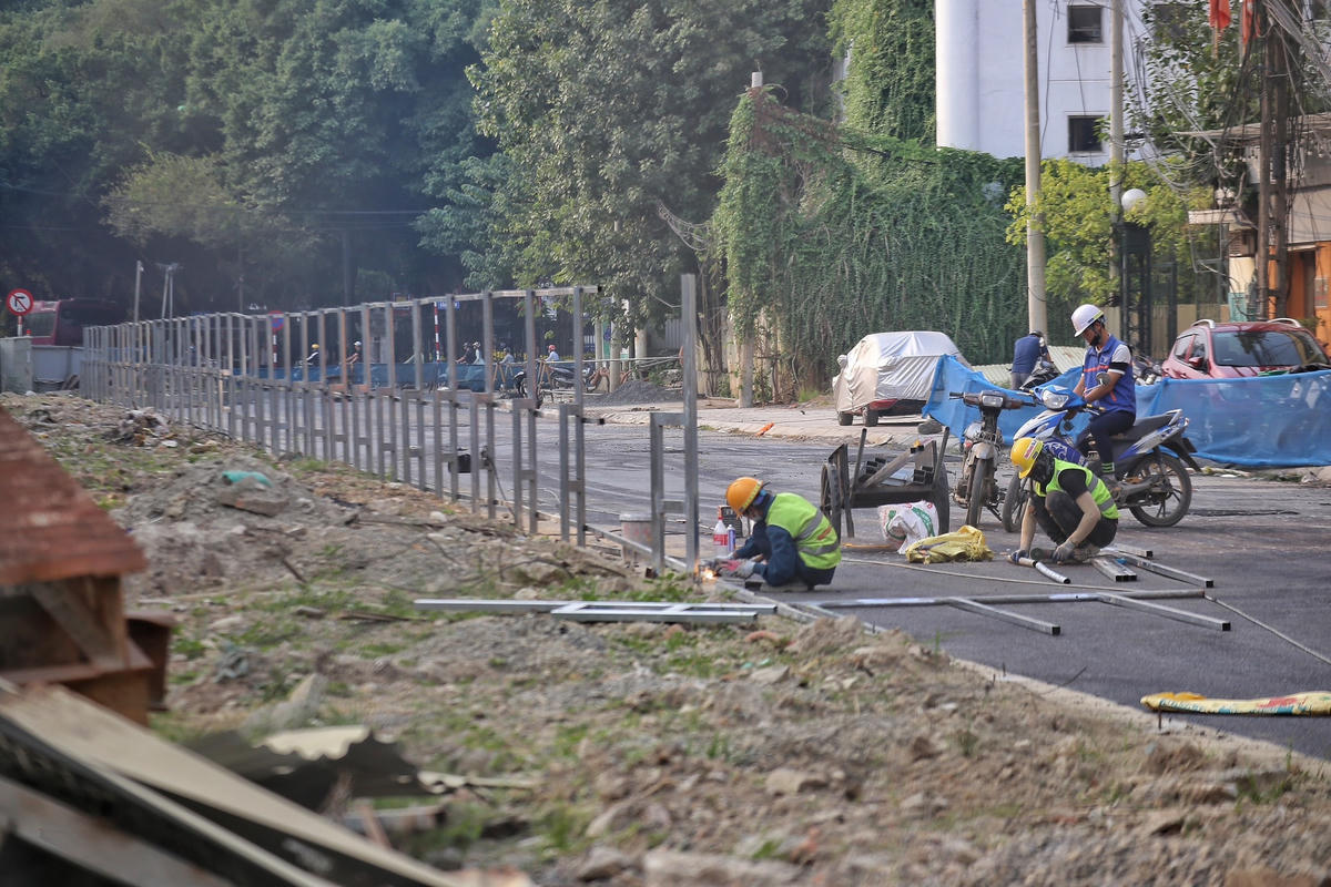 Theo vị Lãnh đạo Ban Quản lý Đường sắt đô thị Hà Nội cho biết, sau khi có được mặt bằng sạch, ngày 5/10, nhà thầu thi công (HGU) đã xây dựng kế hoạch hành động để trở lại làm việc bình thường trên gói thầu CP03.