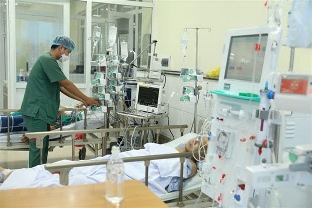Điều trị bệnh nhân Covid-19. Ảnh: TTXVN.