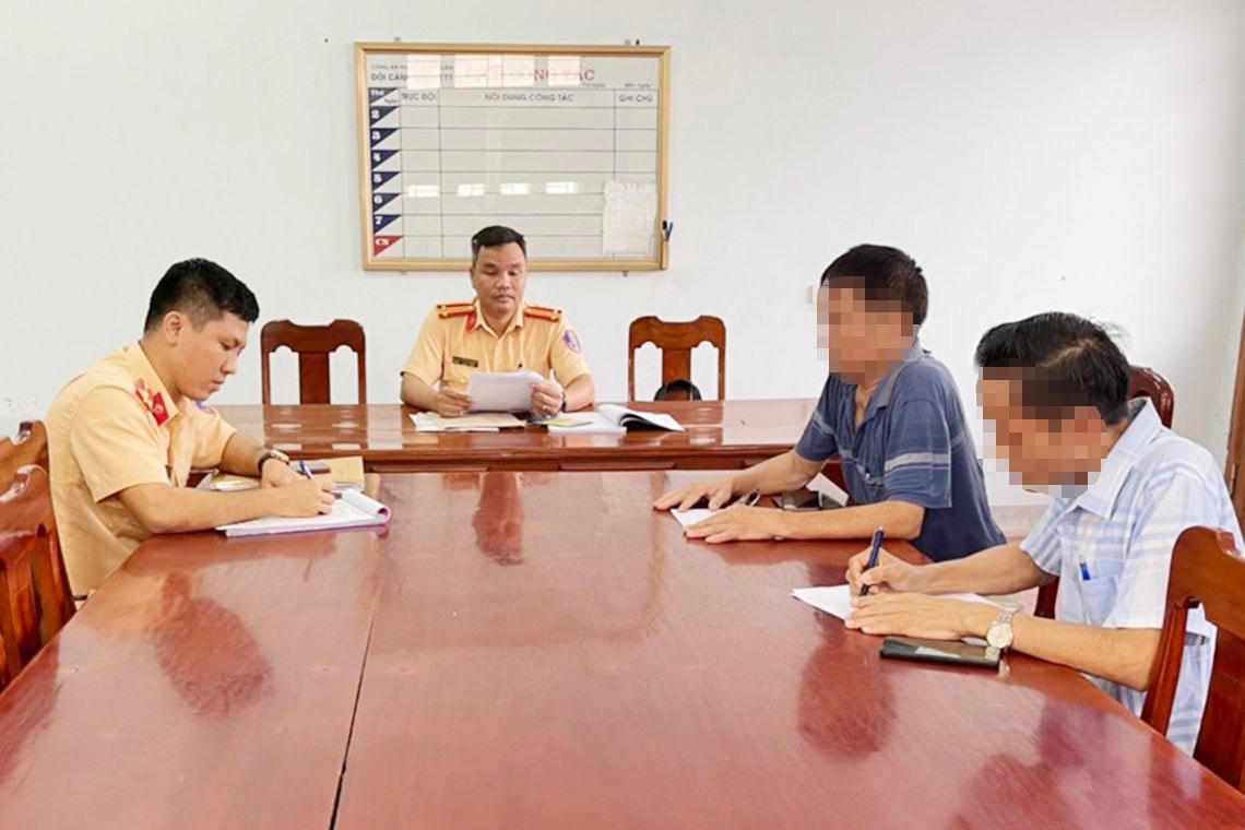 Công an huyện Nghi Xuân ra quyết định xử phạt đối với ông T.T.K và ông V.M.T mỗi trường hợp 2,5 triệu đồng.
