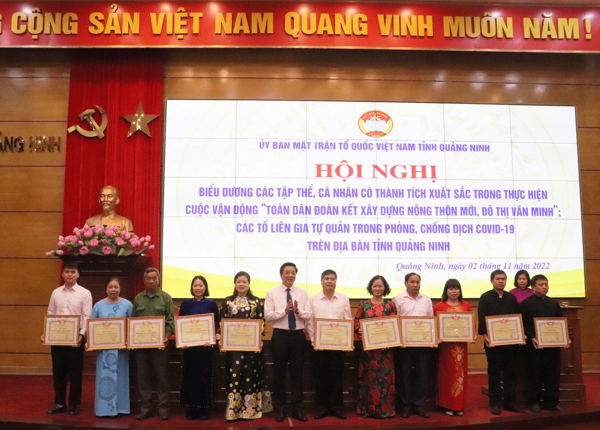 Ủy ban MTTQ Việt Nam tỉnh Quảng Ninh trao tặng bằng khen cho các cá nhân, tập thể có thành tích xuất sắc tại Hội nghị.Trao tặng bằng khen cho các cá nhân, tập thể có thành tích xuất sắc.