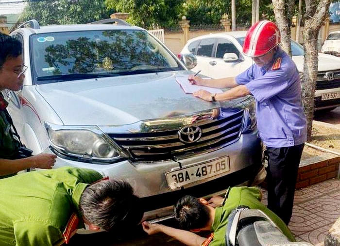 Xe ô tô do Phạm Xuân Trường điều khiển.