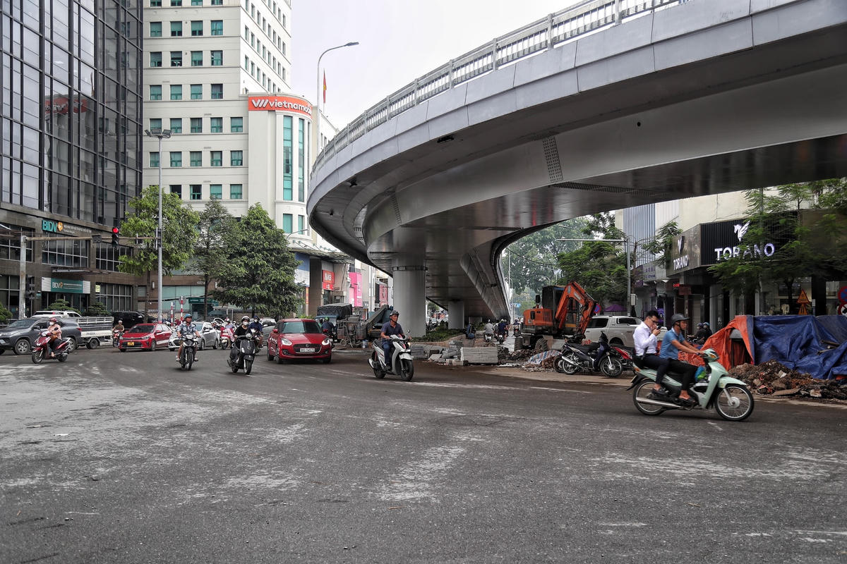 Dự án xây dựng cầu vượt chữ C nút giao giao thông đường Chùa Bộc - Phạm Ngọc Thạch với tổng mức đầu tư gần 150 tỷ đồng được thực hiện nhằm nâng cao năng lực giao thông qua nút giao ngã tư Chùa Bộc - Phạm Ngọc Thạch - Tôn Thất Tùng - Đông Tác, nhằm giải quyết tình trạng ùn tắc giao thông trong khu vực; tăng cường năng lực giao thông trên các tuyến đường qua nút giao, góp phần giải quyết những vấn đề cấp bách về giao thông đô thị và hình thành hạ tầng giao thông khung của thành phố Hà Nội.