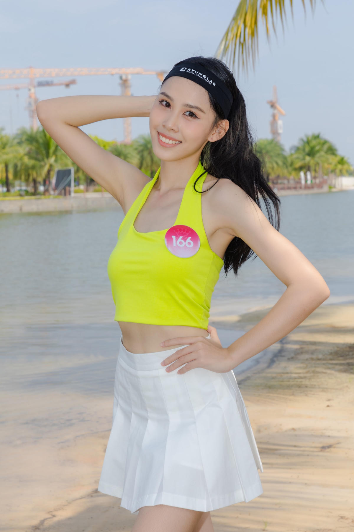 Hoa hậu Đỗ Thị Hà, Bảo Ngọc, Tiểu Vy đọ dáng quyến rũ với bikini