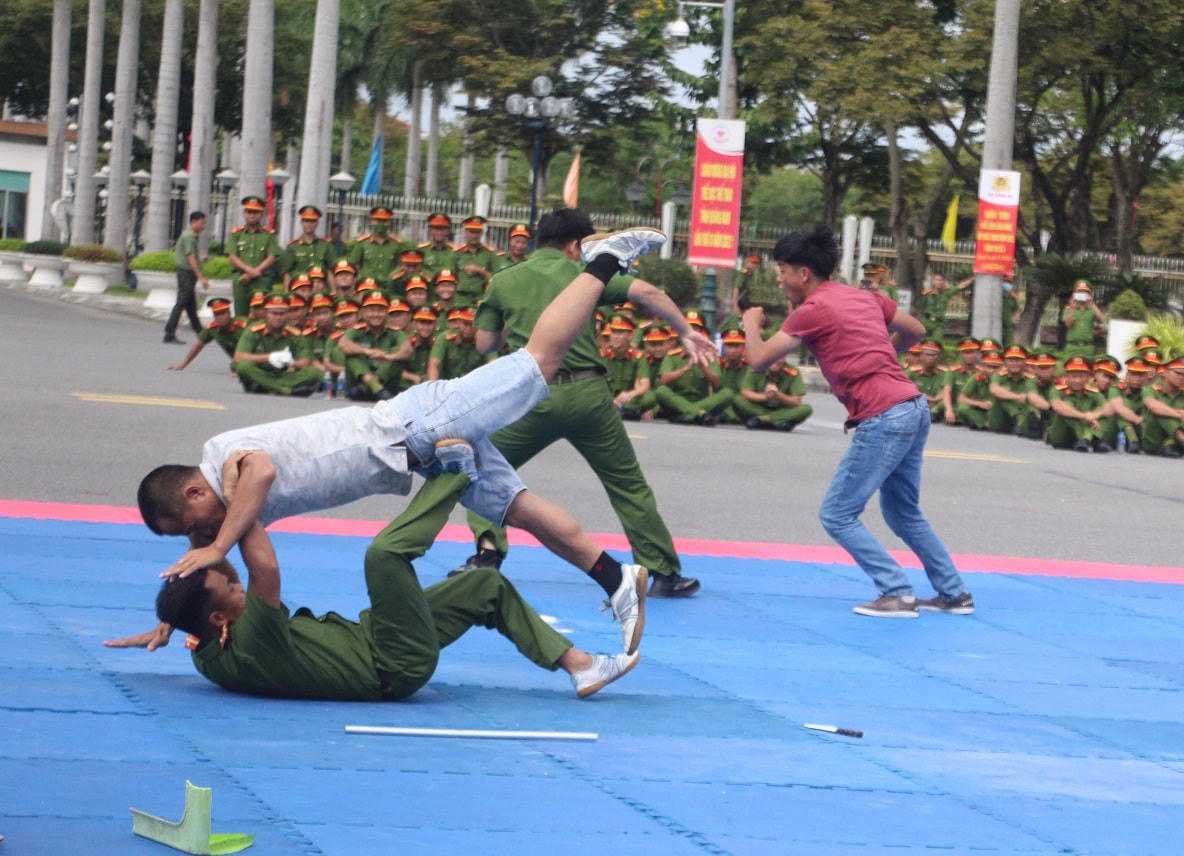 Biểu diễn của Công an tỉnh Quảng Nam tại hội thi.