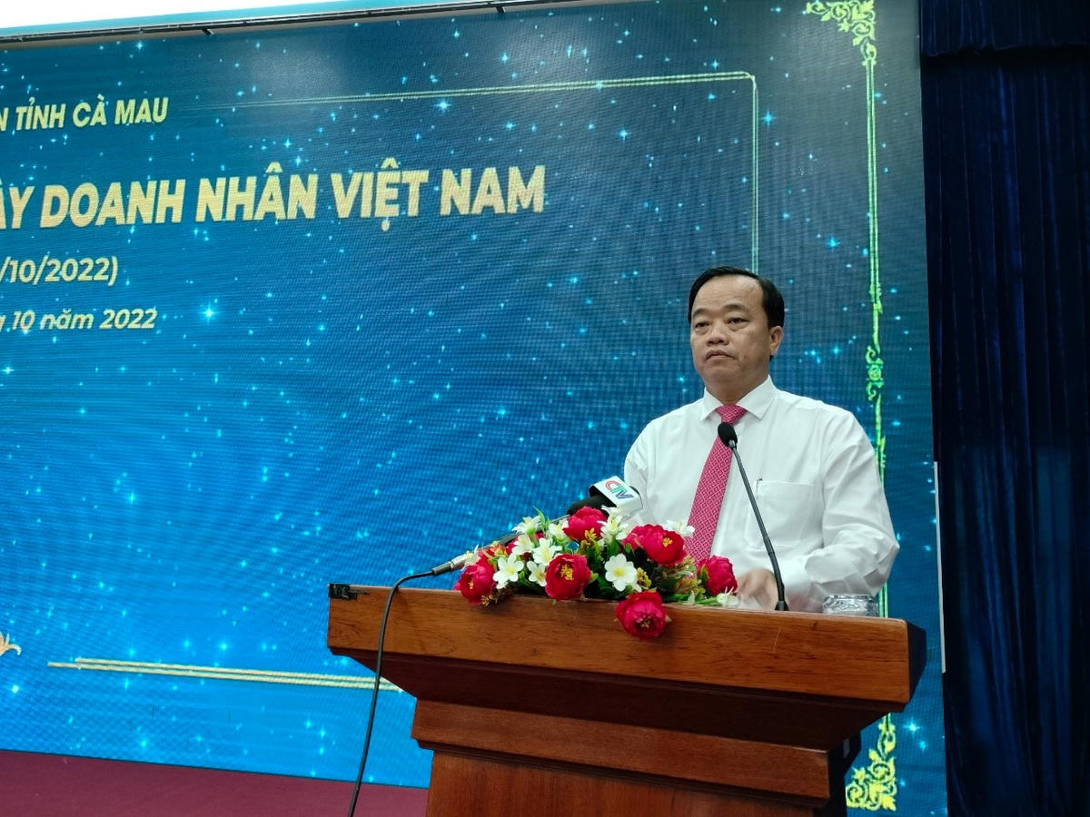 Chủ tịch UBND tỉnh Cà Mau Huỳnh Quốc Việt phát biểu tại buổi họp mặt
