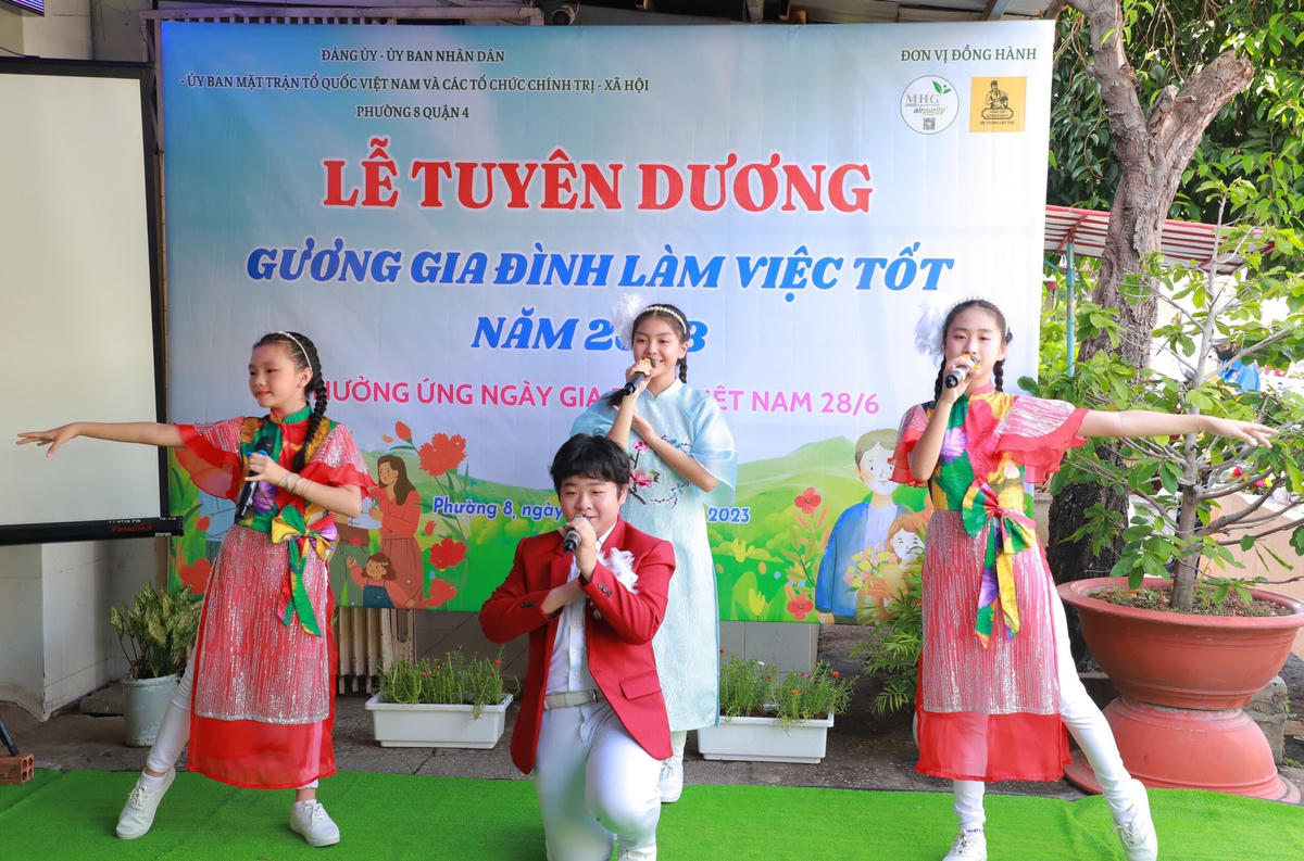 Tuyên dương 14 gương 'Gia đình làm việc tốt' năm 2023