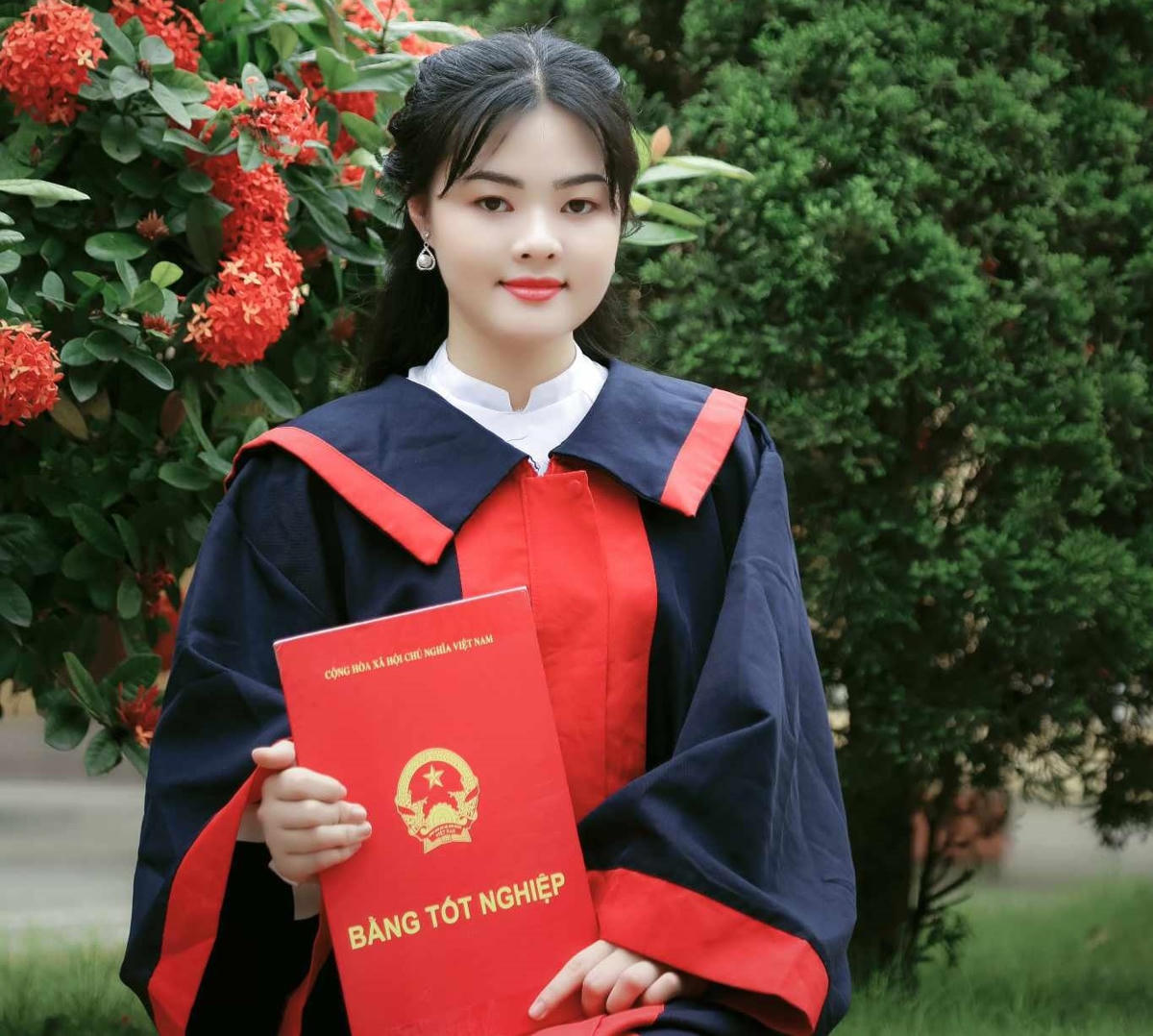 Thủ khoa Phạm Thị Vân Anh (28,9 điểm).