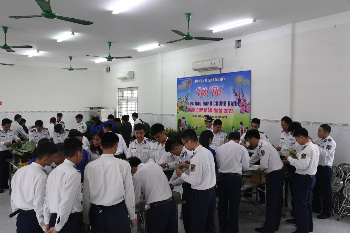 Các đội tham gia Hội thi rất sôi nổi. 