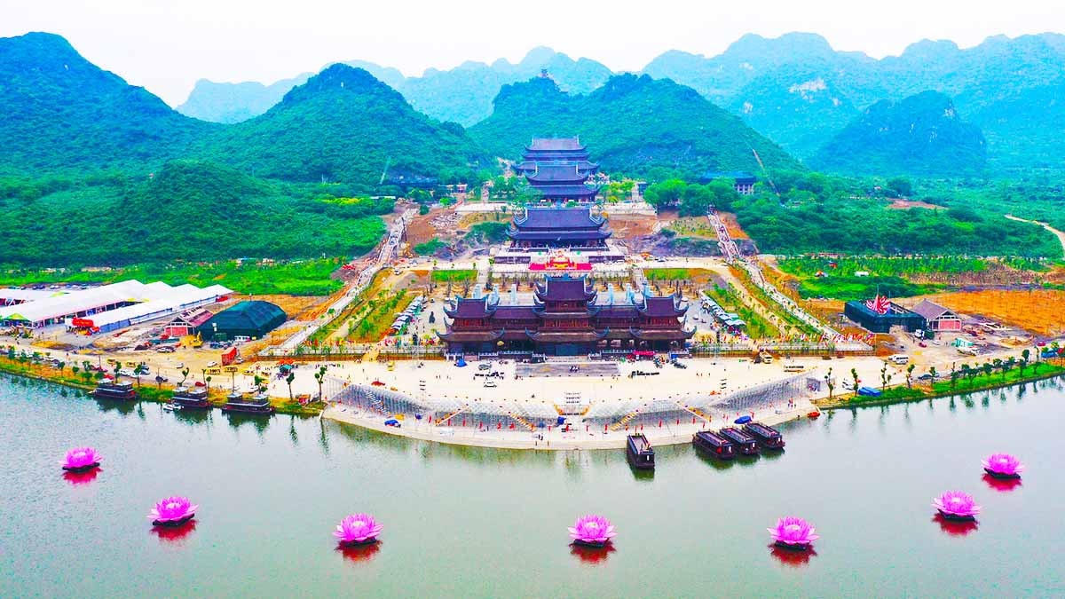 Chùa Tam Chúc - Hà Nam.