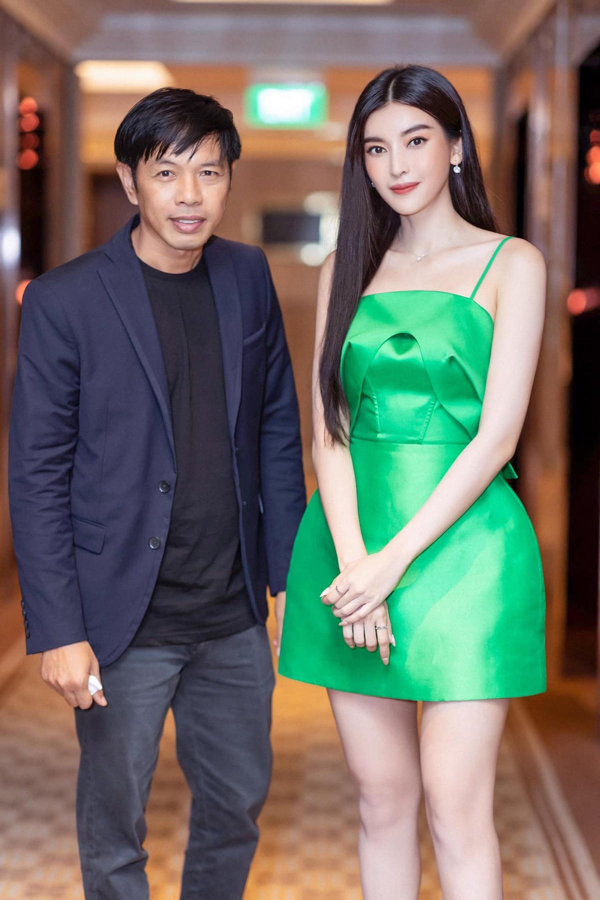 Cao Thái Hà không ngừng bày tỏ sự ngưỡng mộ khi được làm việc cùng đàn anh Thái Hòa. 