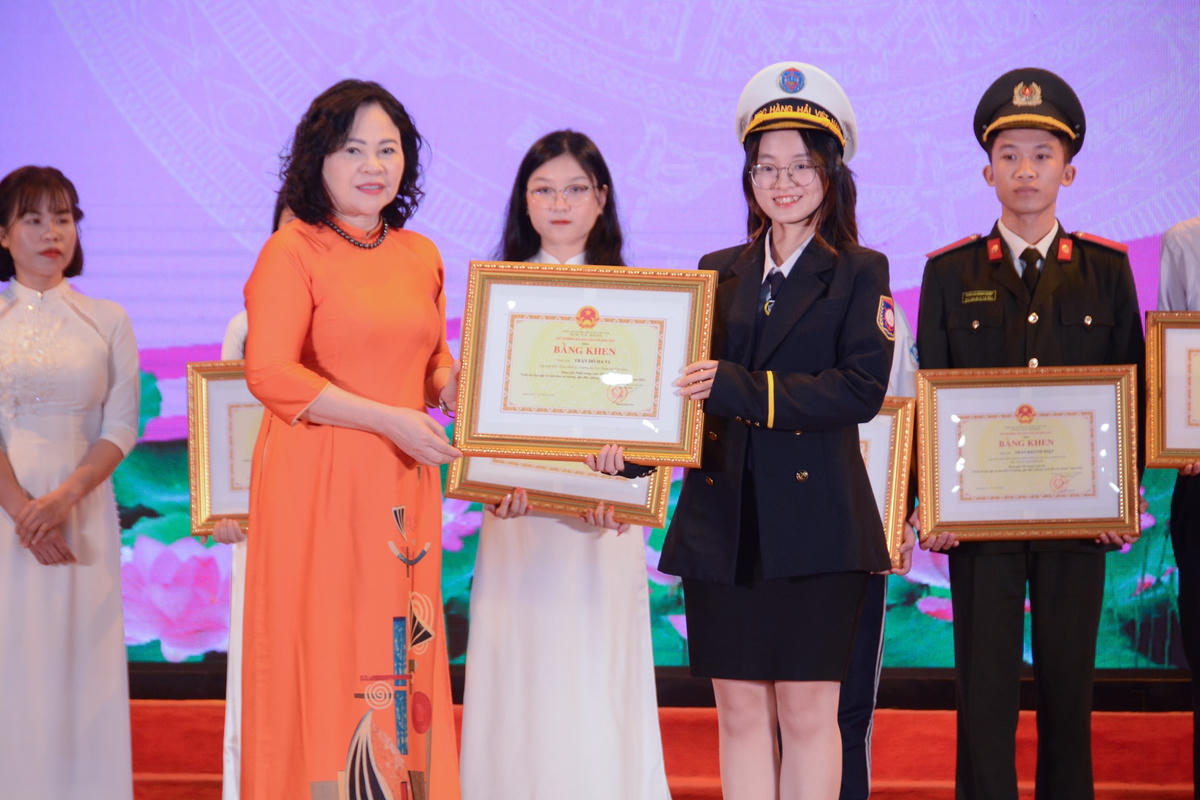Trao giải Cuộc thi 'Tuổi trẻ học tập và làm theo tư tưởng, đạo đức, phong cách Hồ Chí Minh'